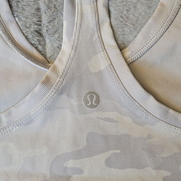 Lululemon Grey/White Camo Print Racerback Tank Top, Women's Small/Medium - Picture 6 of 7